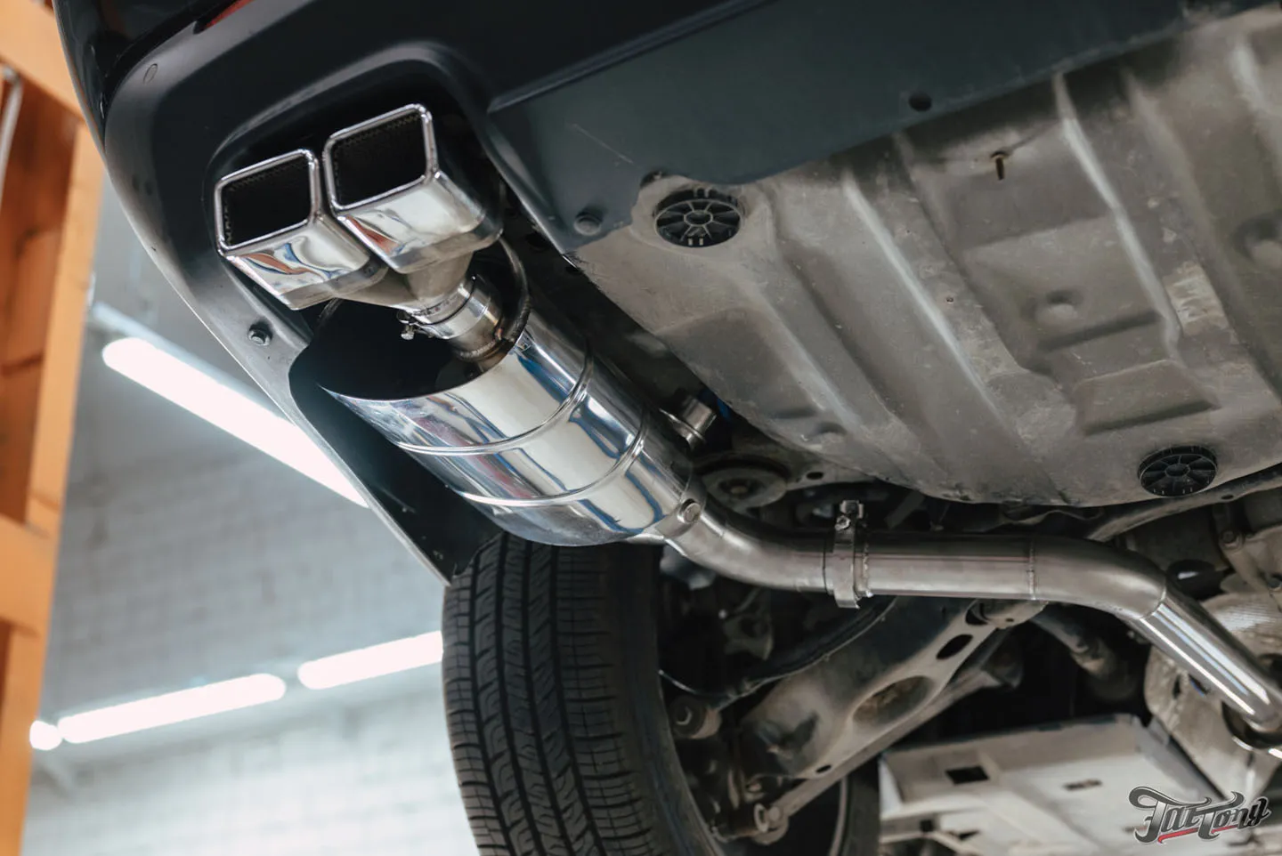 Новая выхлопная система с двумя режимами громкости на Dodge Challenger 3.6. Потратили на кнопку переключения режимов 5 дней!